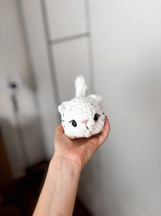 Mini cica